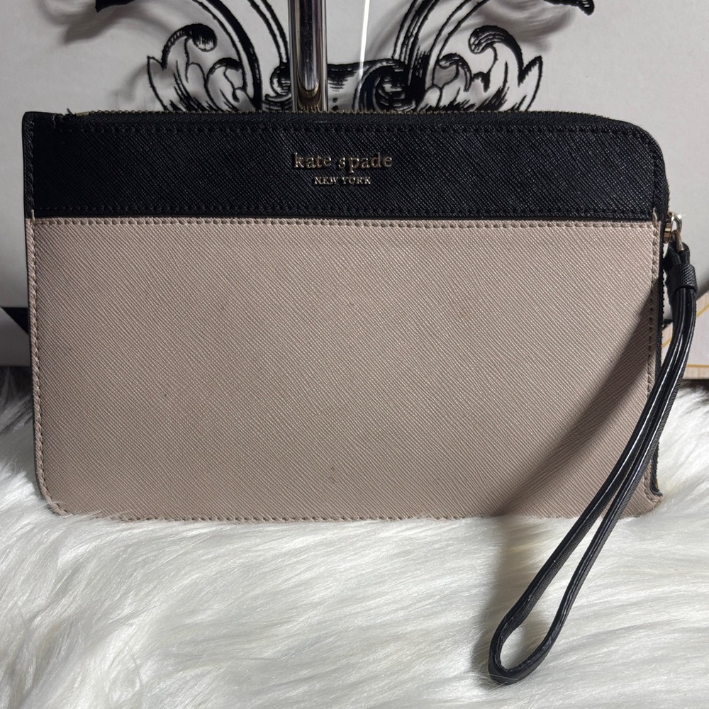 Kate Spade Staci Colorblock medium l-zip wristlet Warm Beige and Black Leather